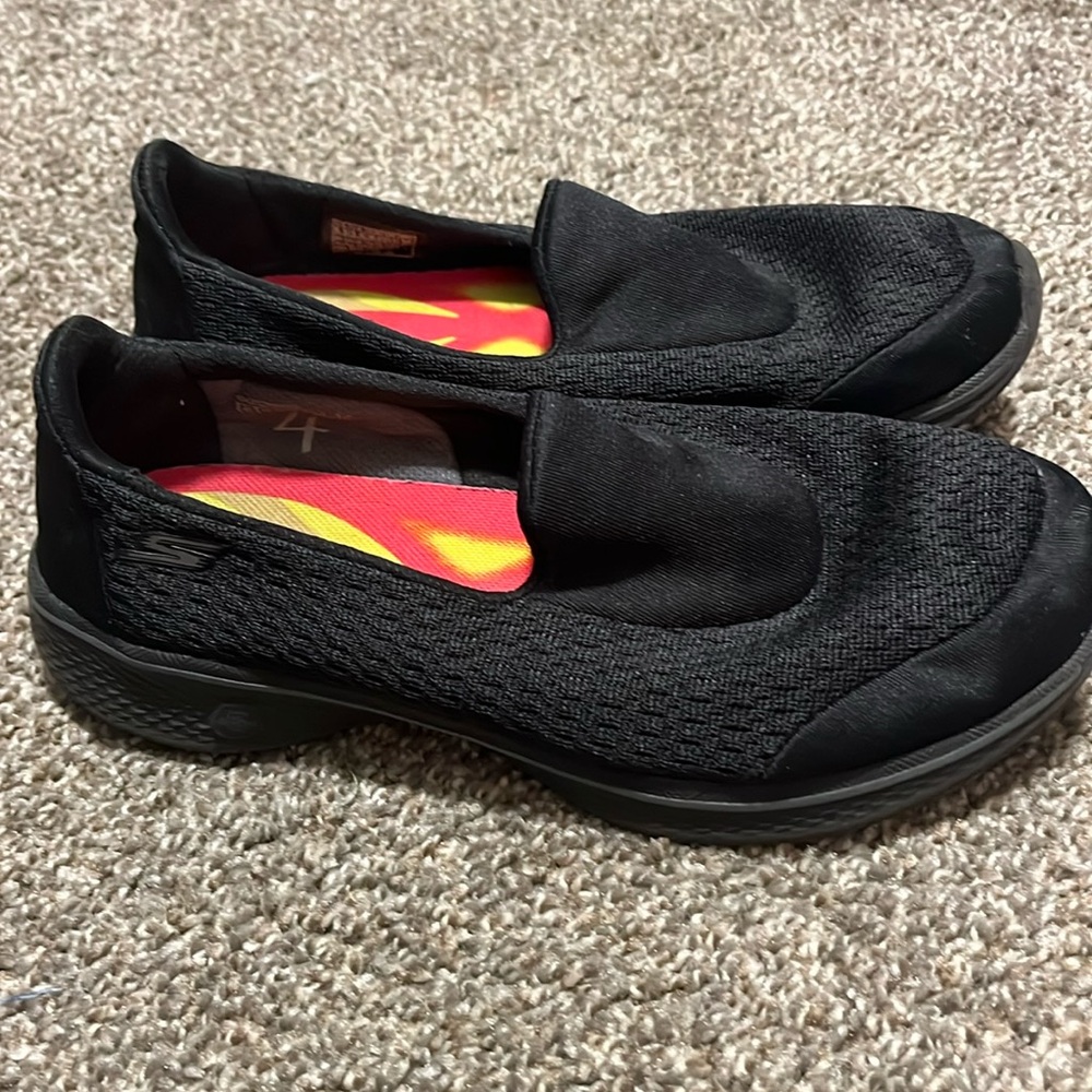 Skecher’s Go Walk 4 great preowned condition.